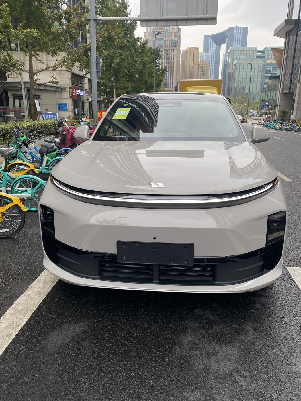 UED MEGA 高压纯电 MPV